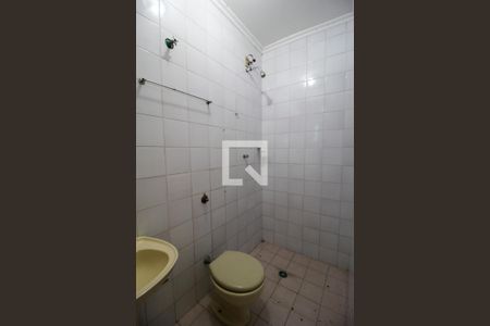 Casa para alugar com 336m², 4 quartos e 3 vagas Casa para alugar com 336m², 4 quartos e 3 vagasBanheiro da Suíte