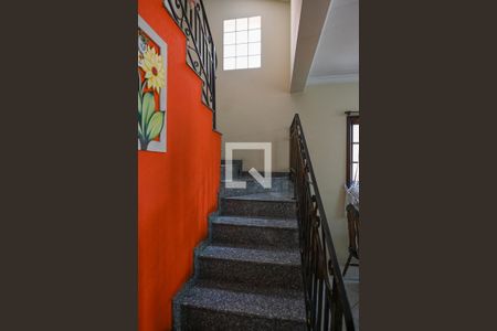 Escada de casa à venda com 3 quartos, 300m² em Jardim Maria Estela, São Paulo