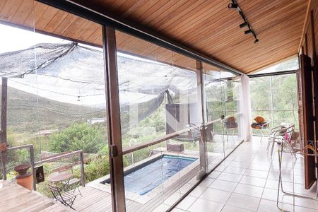 Casa de condomínio à venda com 140m², 2 quartos e 4 vagas Casa de condomínio à venda com 140m², 2 quartos e 4 vagasvaranda