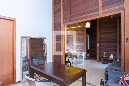 sala de casa de condomínio para alugar com 2 quartos, 140m² em Balneário Água Limpa, Nova Lima