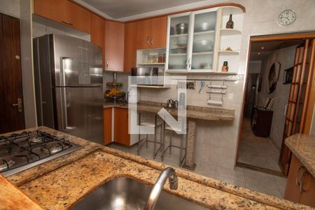 Casa à venda com 180m², 3 quartos e 4 vagasCozinha completa