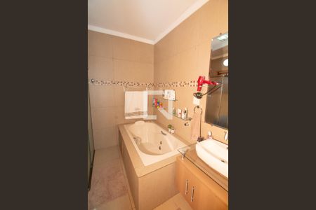 Casa à venda com 180m², 3 quartos e 4 vagasBanheiro da Suíte Master