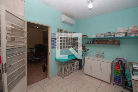 Casa à venda com 180m², 3 quartos e 4 vagasEspaço de ateliê / edícula