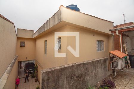 Casa à venda com 180m², 3 quartos e 4 vagasVista da parte traseira da casa