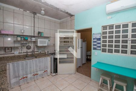 Casa à venda com 180m², 3 quartos e 4 vagasEspaço de ateliê / edícula