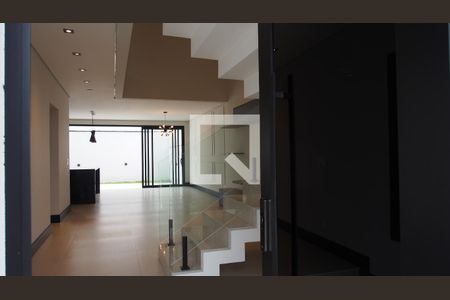 Casa de condomínio à venda com 191m², 4 quartos e 4 vagasSala