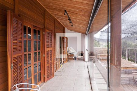 Casa de condomínio para alugar com 140m², 2 quartos e 3 vagasvaranda