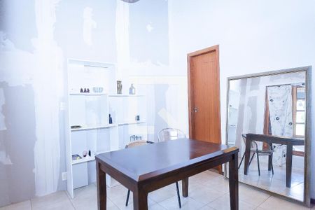 sala de casa de condomínio para alugar com 2 quartos, 140m² em Balneário Água Limpa, Nova Lima