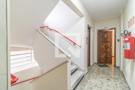 Apartamento à venda com 78m², 2 quartos e sem vagaEscada