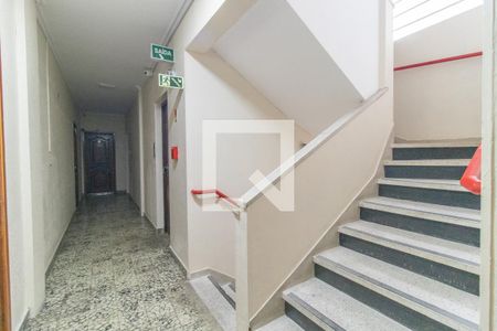 Apartamento à venda com 78m², 2 quartos e sem vagaEscada