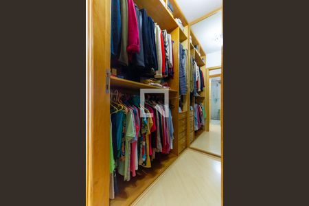 Apartamento à venda com 140m², 3 quartos e 2 vagasCloset da suíte 1