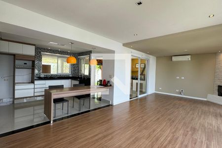 Casa de condomínio à venda com 245m², 3 quartos e 4 vagasSala