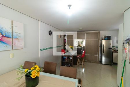 Casa de condomínio à venda com 126m², 3 quartos e 3 vagasSala