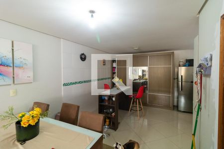 Casa de condomínio à venda com 126m², 3 quartos e 3 vagasSala