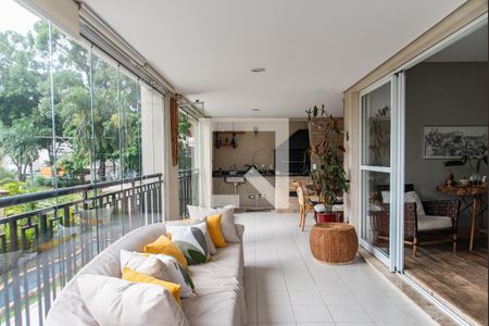 Varanda de apartamento à venda com 4 quartos, 168m² em Vila Firmiano Pinto, São Paulo
