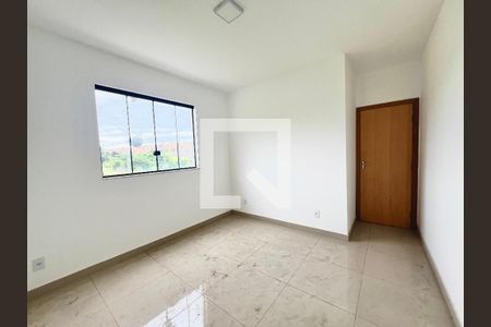 Quarto de casa à venda com 2 quartos, 86m² em Nacional, Contagem