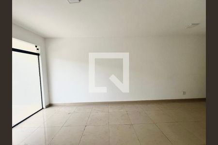 Sala de casa à venda com 2 quartos, 86m² em Nacional, Contagem