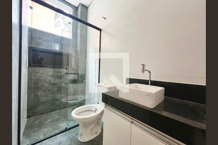 Casa à venda com 130m², 3 quartos e 2 vagas Casa à venda com 130m², 3 quartos e 2 vagasBanheiro 2