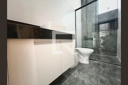 Banheiro  de casa à venda com 3 quartos, 130m² em Nacional, Contagem