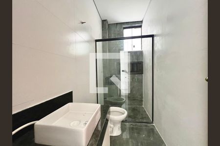 Banheiro  de casa à venda com 3 quartos, 130m² em Nacional, Contagem
