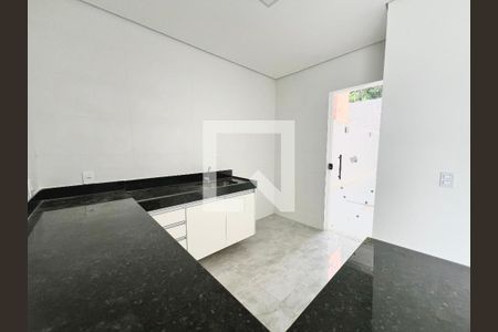 Cozinha de casa à venda com 3 quartos, 130m² em Nacional, Contagem