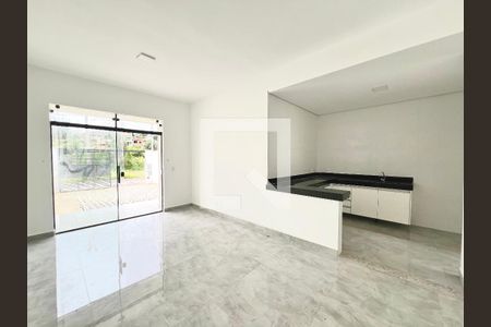 Sala de casa à venda com 3 quartos, 130m² em Nacional, Contagem