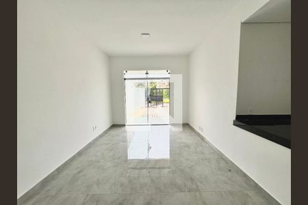 Sala de casa à venda com 3 quartos, 130m² em Vale das Orquídeas, Contagem