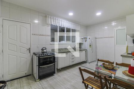 Casa de condomínio à venda com 220m², 5 quartos e 2 vagasCozinha