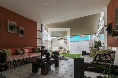 Casa de condomínio à venda com 220m², 5 quartos e 2 vagasVaranda