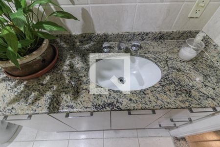 Casa de condomínio à venda com 220m², 5 quartos e 2 vagasBanheiro Social