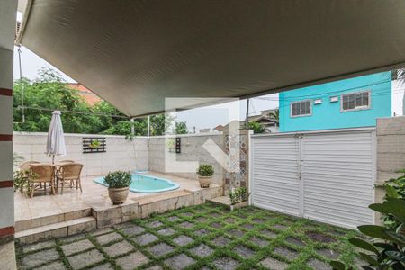 Casa de condomínio à venda com 220m², 5 quartos e 2 vagasÁrea externa