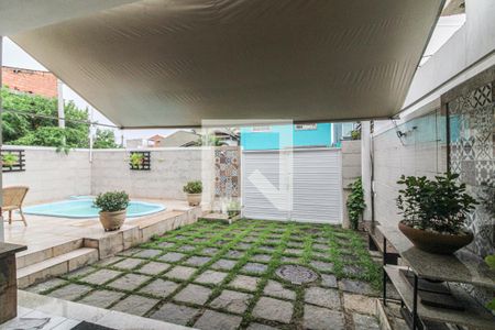 Casa de condomínio à venda com 220m², 5 quartos e 2 vagasÁrea externa