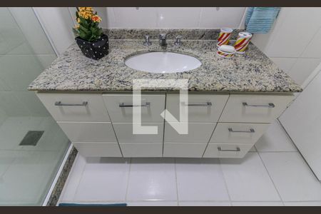 Casa de condomínio à venda com 220m², 5 quartos e 2 vagasBanheiro (suítes 3 e 4)