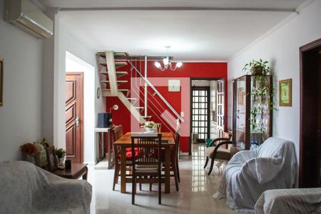 Sala de casa à venda com 4 quartos, 200m² em Santa Tereza, Porto Alegre