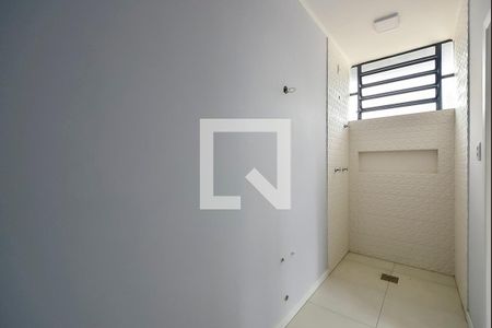 Banheiro da Suíte de casa à venda com 5 quartos, 240m² em Medianeira, Porto Alegre