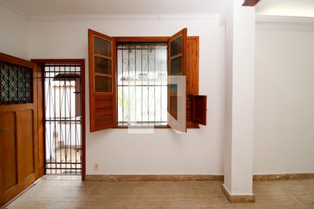Sala de casa à venda com 3 quartos, 200m² em Santa Efigênia, Belo Horizonte