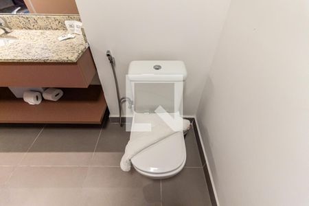 Banheiro - Vaso Sanitário de kitnet/studio para alugar com 1 quarto, 43m² em Campos Elíseos, São Paulo