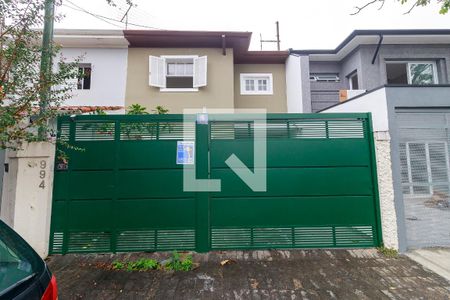 Casa para alugar com 114m², 3 quartos e 3 vagas Casa para alugar com 114m², 3 quartos e 3 vagasFachada