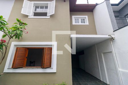 Casa para alugar com 114m², 3 quartos e 3 vagas Casa para alugar com 114m², 3 quartos e 3 vagasFachada