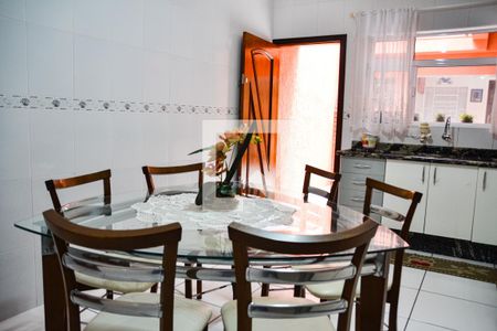 Casa à venda com 151m², 3 quartos e 2 vagasCozinha