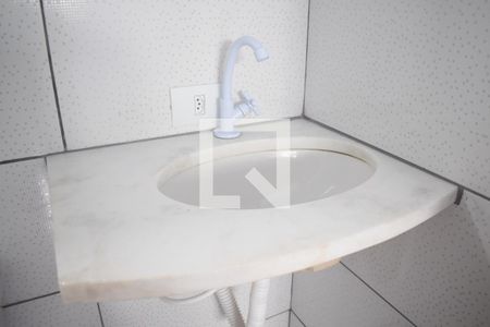 Banheiro de kitnet/studio para alugar com 1 quarto, 35m² em Pilarzinho, Curitiba