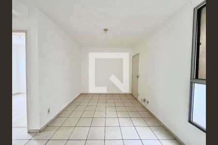 Sala de apartamento para alugar com 2 quartos, 45m² em Cabral, Contagem