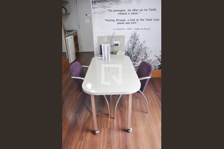 Studio à venda com 35m², 1 quarto e 1 vaga Studio à venda com 35m², 1 quarto e 1 vagaSala - Mesa