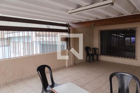 Casa à venda com 450m², 3 quartos e 8 vagas Casa à venda com 450m², 3 quartos e 8 vagasQuintal Frente Casa