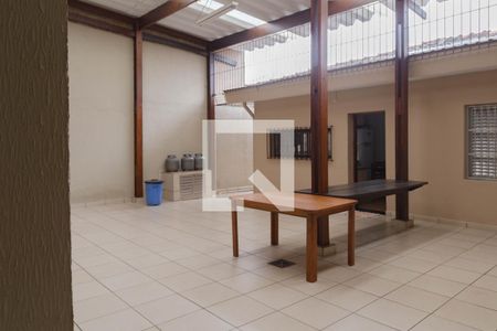 Casa à venda com 450m², 3 quartos e 8 vagas Casa à venda com 450m², 3 quartos e 8 vagasQuintal do Fundo