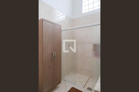 Casa à venda com 450m², 3 quartos e 8 vagas Casa à venda com 450m², 3 quartos e 8 vagasBanheiro 1