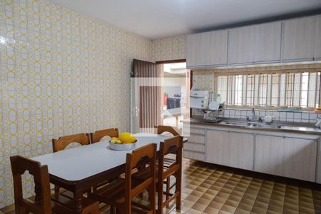 Casa à venda com 450m², 3 quartos e 8 vagas Casa à venda com 450m², 3 quartos e 8 vagasCozinha