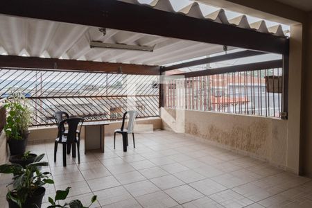 Casa à venda com 450m², 3 quartos e 8 vagas Casa à venda com 450m², 3 quartos e 8 vagasQuintal Frente Casa