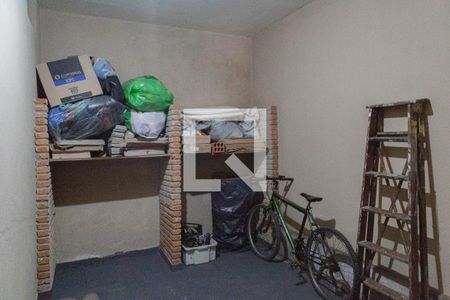 Casa à venda com 450m², 3 quartos e 8 vagas Casa à venda com 450m², 3 quartos e 8 vagasDispensa Garagem