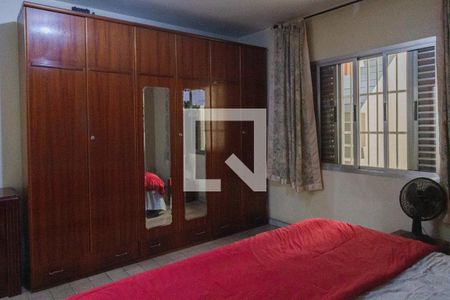 Casa à venda com 450m², 3 quartos e 8 vagas Casa à venda com 450m², 3 quartos e 8 vagasQuarto Suíte